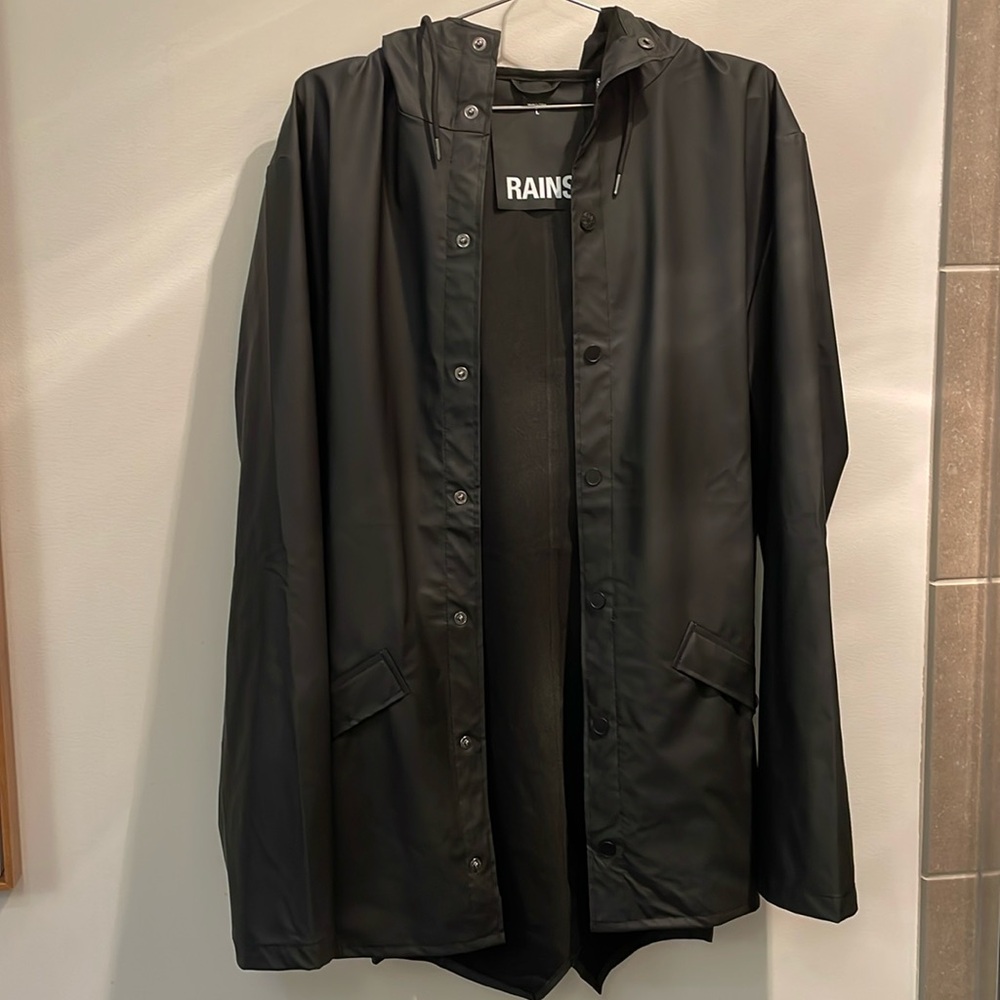 RAINS Jacket Men's Sz L Black Hooded Raincoat Waterproof Snaps and Drawstring